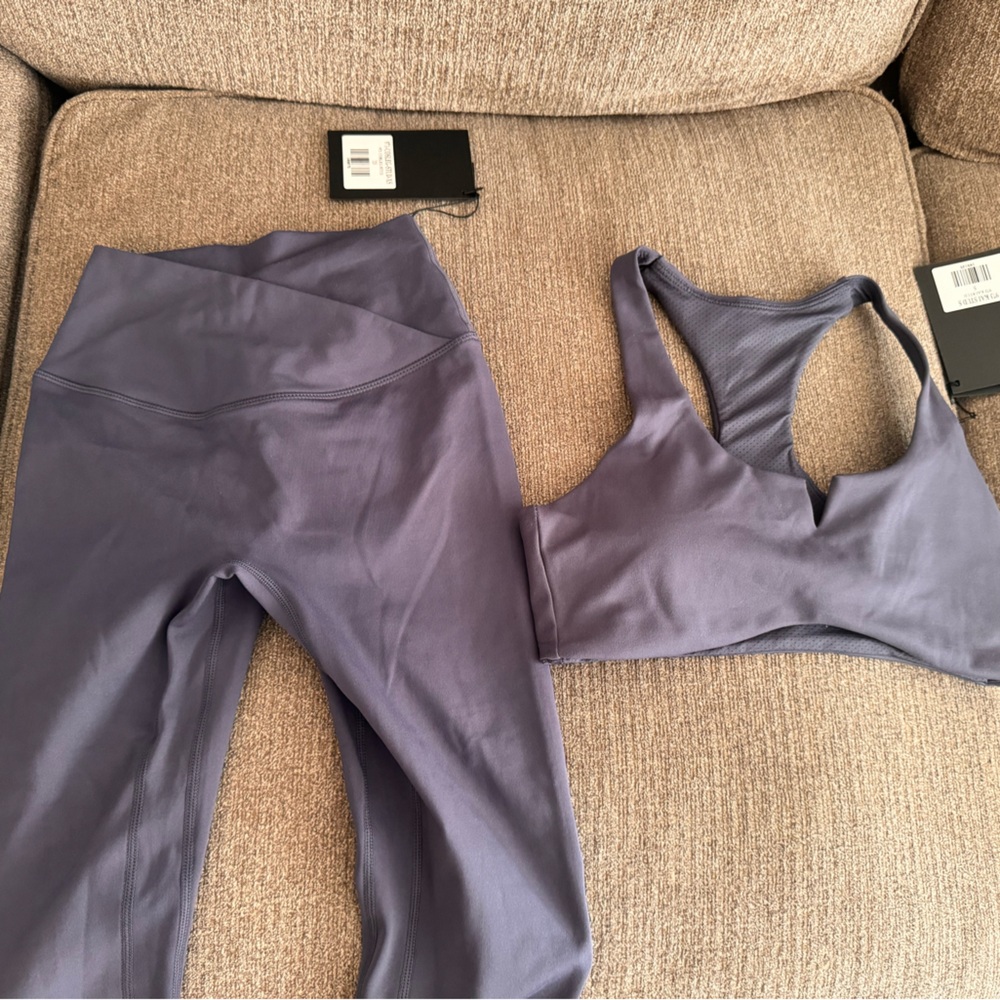 CSB XS leggings serenity and small sport bra serenity